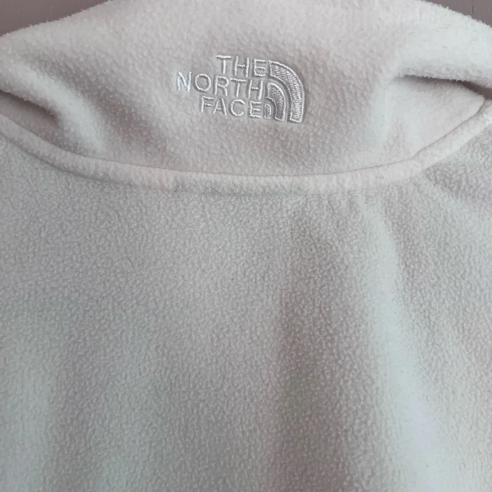 The North Face Beige and White Fleece Pullover - Picture 5 of 6